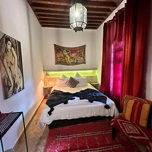 https://riad103-piscine-chauffee-sur-le-rooftop-jacuzzi-hot.marrakeshhotelsmorocco.com