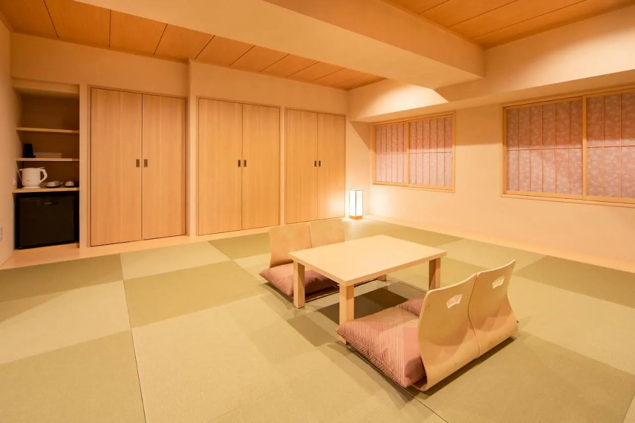 Karaksa Hotel Tokyo Station 4*,